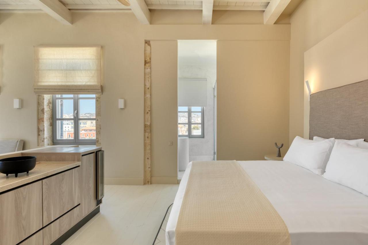 Azade Chania * Hanya